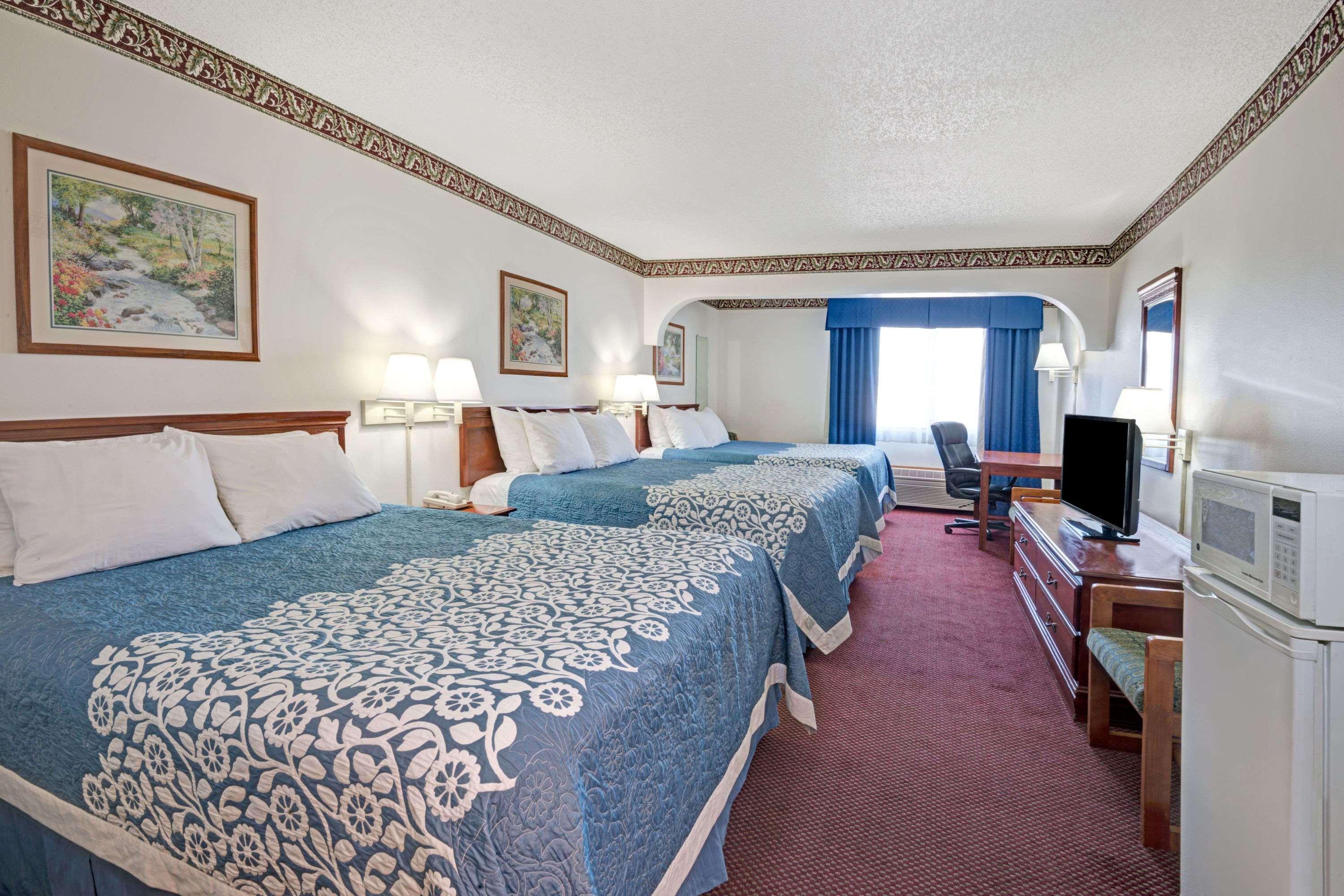 Days Inn By Wyndham לאראמי מראה חיצוני תמונה